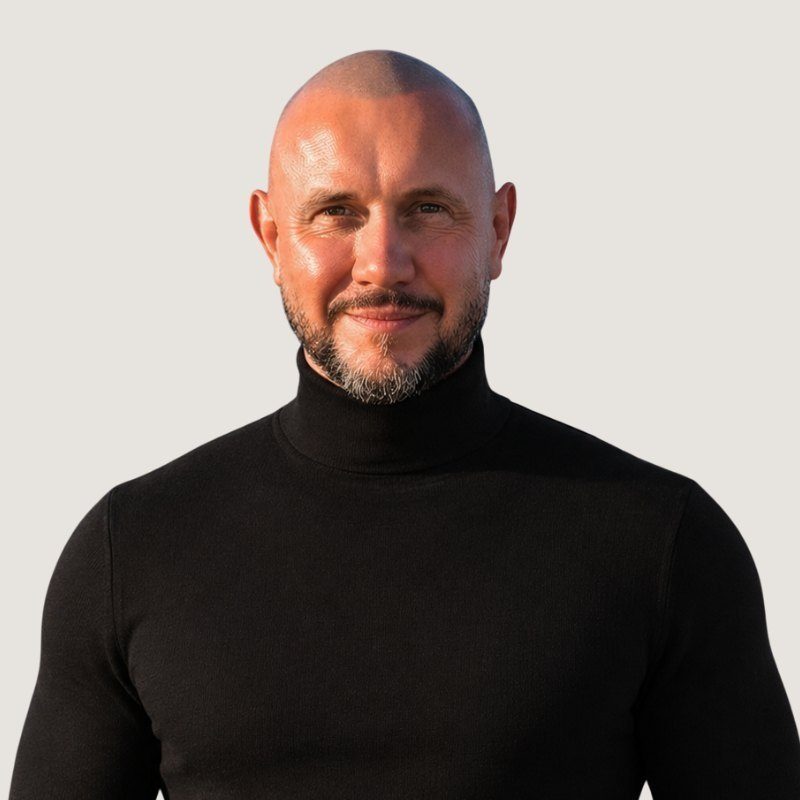 Lee James